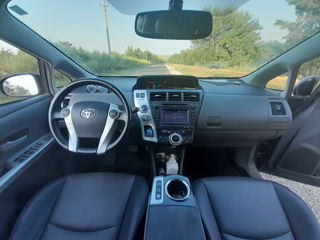 Toyota Prius v