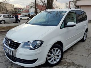 Volkswagen Touran foto 1