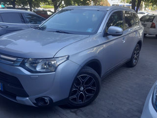 Mitsubishi Outlander foto 1