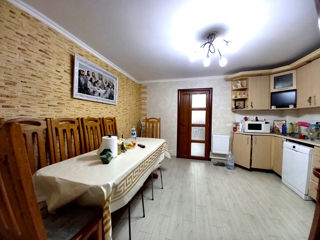 Apartament cu 3 camere, 138 m², Ciocana, Chișinău foto 8