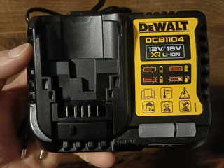 Зарядное устройство DeWalt DCB1104