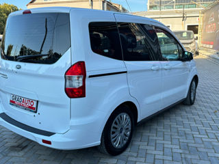 Ford Tourneo Courier foto 6