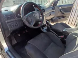 Toyota Avensis foto 5