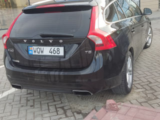 Volvo V60 foto 1