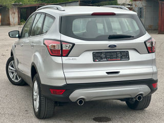 Ford Kuga foto 2