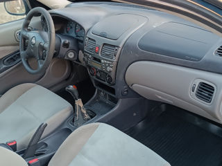 Nissan Almera foto 6