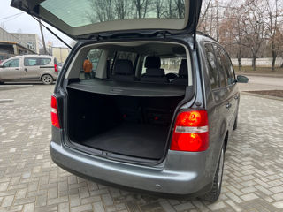 Volkswagen Touran foto 12