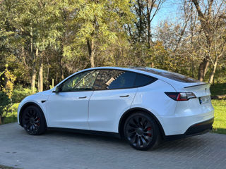 Tesla Model Y foto 6