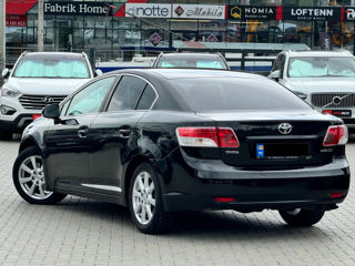 Toyota Avensis foto 5