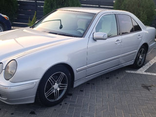 Mercedes E-Class foto 2