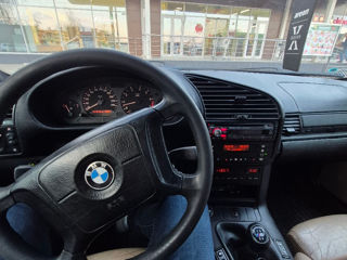 BMW 3 Series foto 8