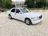 Mercedes Series (W124) foto 2