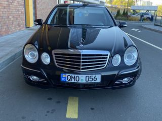 Mercedes E Class foto 2