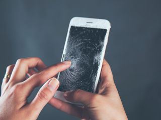 Fără urme și zgârieturi: polisarea ecranului iPhone-ului