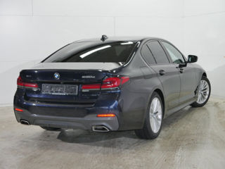 BMW 5 Series foto 4