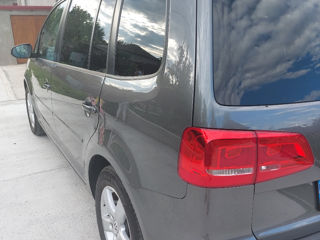 Volkswagen Touran foto 1