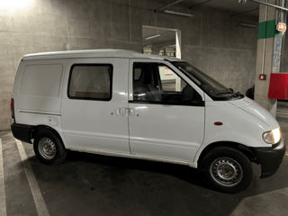 Nissan Serena foto 3