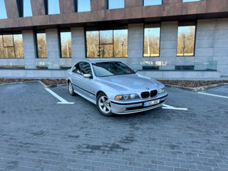 BMW 5 Series foto 2