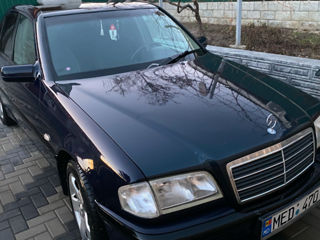 Mercedes C-Class foto 2