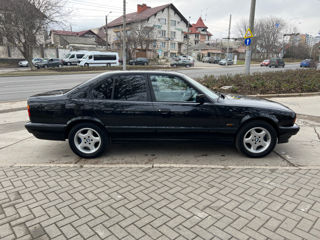 BMW 5 Series foto 7