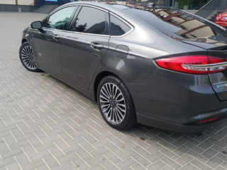 Ford Fusion foto 2