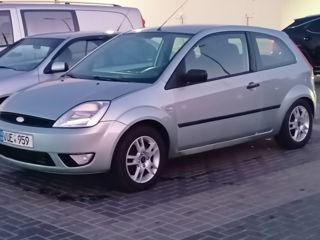 Ford Fiesta foto 3