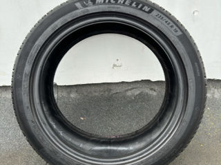 1x Michelin 235/45R18