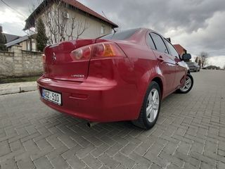 Mitsubishi Lancer foto 2