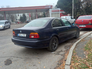 BMW 5 Series foto 3