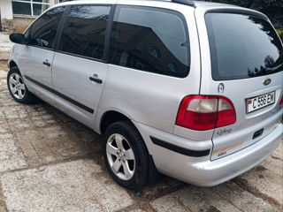 Ford Galaxy foto 2