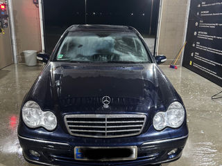 Mercedes C-Class foto 4