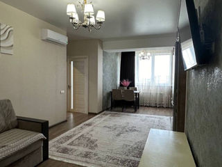 Apartament cu 2 camere, 70 m², Centru, Chișinău foto 3