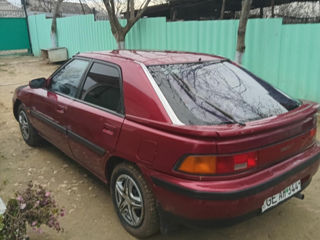 Mazda 323 foto 2