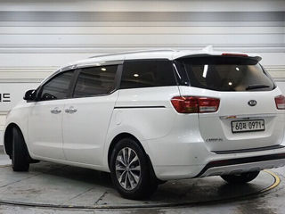 KIA Carnival foto 2