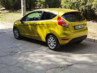 Ford Fiesta foto 1