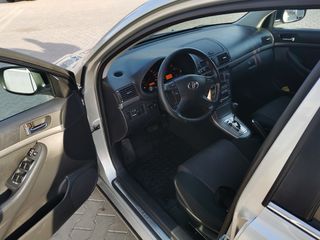 Toyota Avensis foto 6