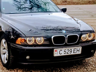 BMW 5 Series Touring foto 2