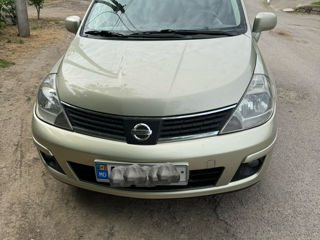 Nissan Tiida foto 1