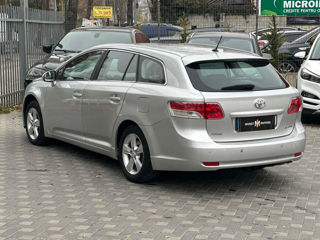 Toyota Avensis foto 4