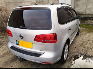 Volkswagen Touran foto 2