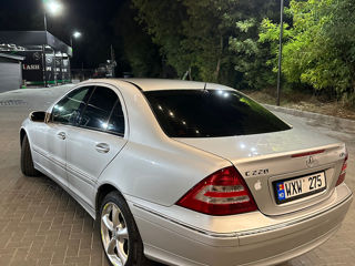 Mercedes C-Class foto 7