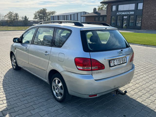 Toyota Avensis Verso foto 6