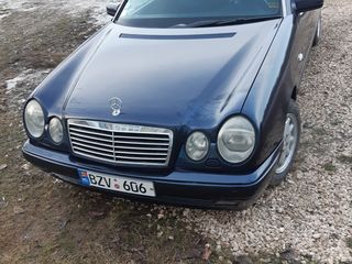 Mercedes E Class foto 1