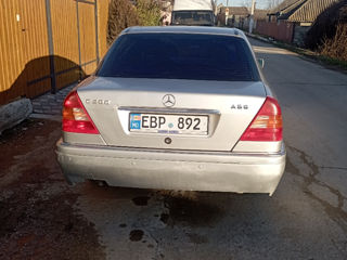 Mercedes C-Class foto 3