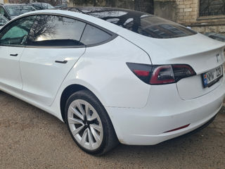 Tesla Model 3 foto 4