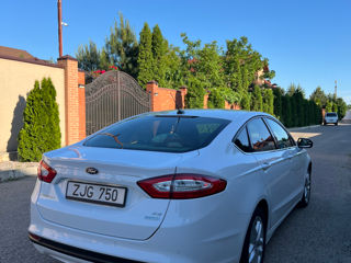 Ford Fusion foto 2