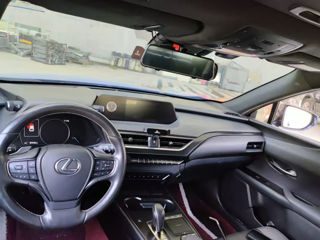 Lexus UX 300e foto 5