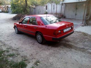 Mercedes Series (W124) foto 5