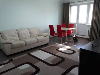 Se oferă spre chirie apartament 2 camere +living  , Buiucani  , str . Paris foto 1