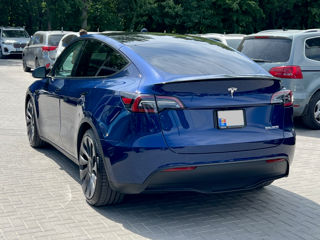 Tesla Model Y foto 5